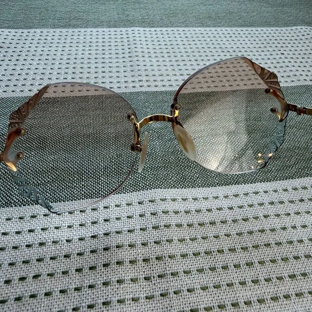 Multi-Facets vintage eye